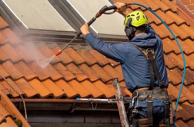 Démoussage et hydrofuge de toiture à Soleymieux